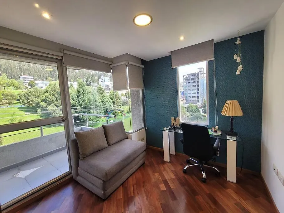 Apartamento excelente vista la ciudad montaña,piscina,parque Quito 0*,