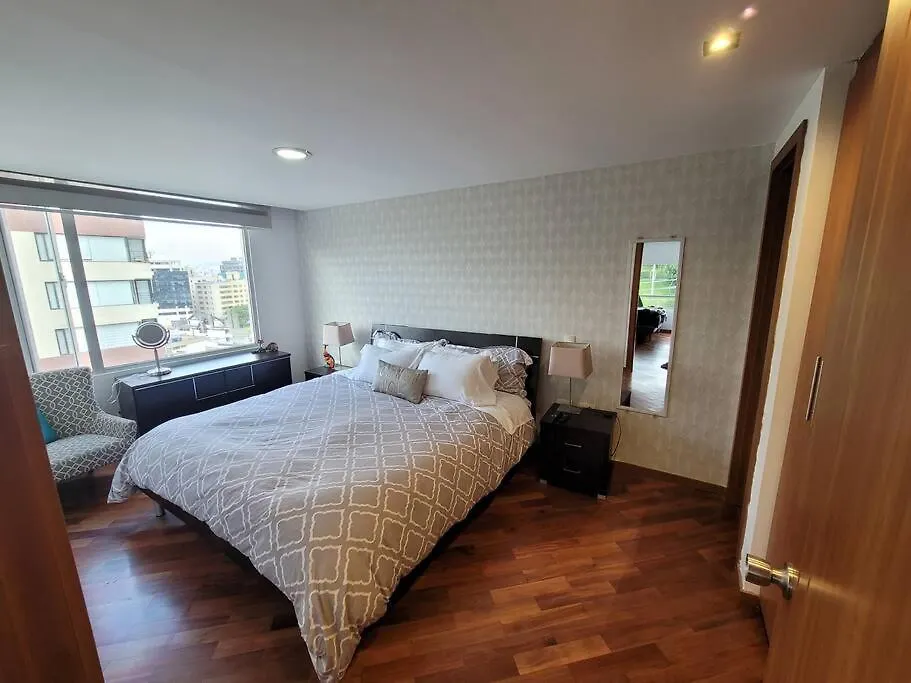 Apartamento excelente vista la ciudad montaña,piscina,parque Quito