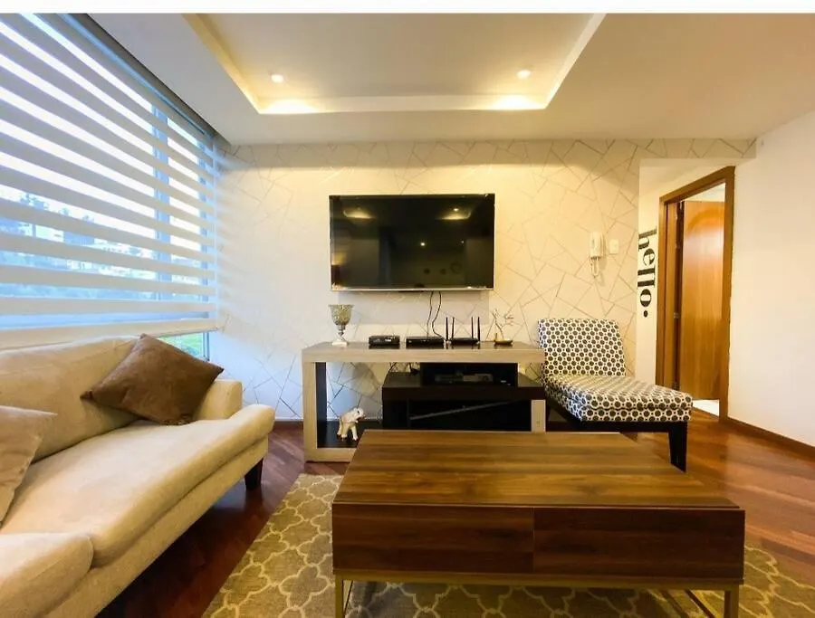 Apartamento excelente vista la ciudad montaña,piscina,parque Quito Ecuador