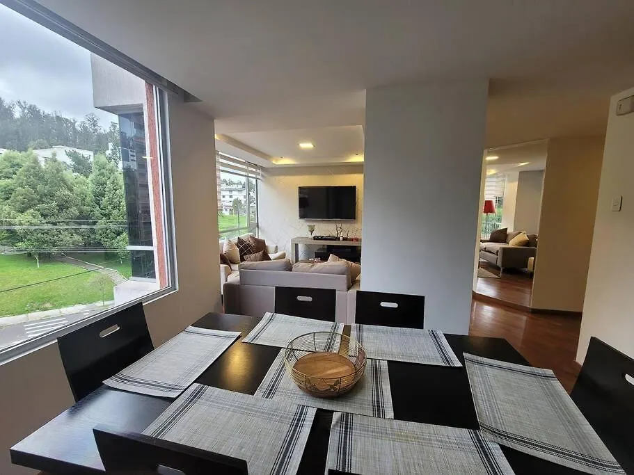 Apartamento excelente vista la ciudad montaña,piscina,parque Quito