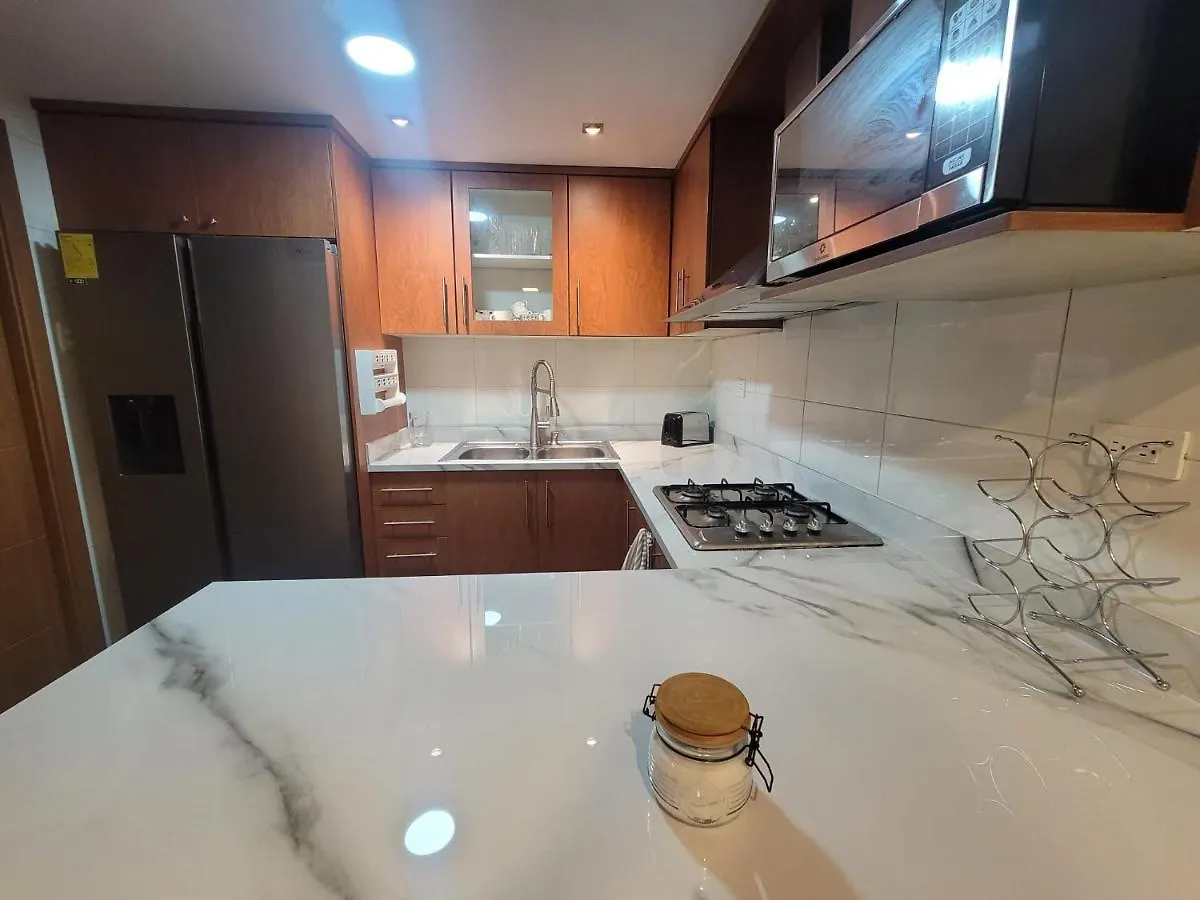 Apartamento excelente vista la ciudad montaña,piscina,parque Quito