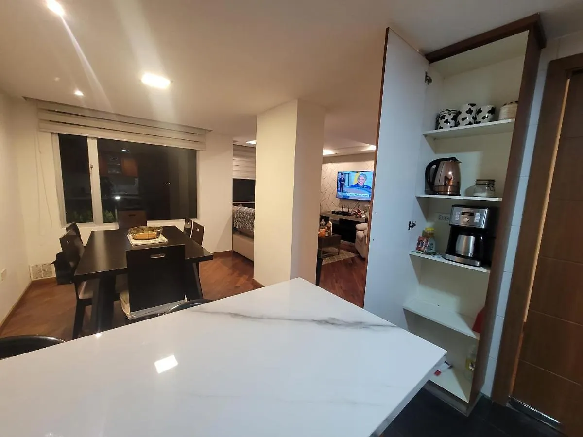 Apartamento excelente vista la ciudad montaña,piscina,parque Quito